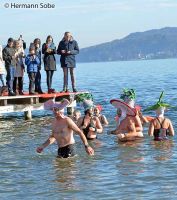 Velden Neujahrschwimmen im Casino Bad 21   Foto Hermann Sobe